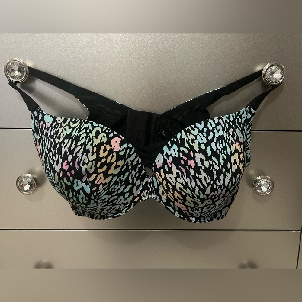 Torrid XO PLUNGE SMOOTH 360° BACK SMOOTHING Rainbow Pastel Leopard Bra 40DDD